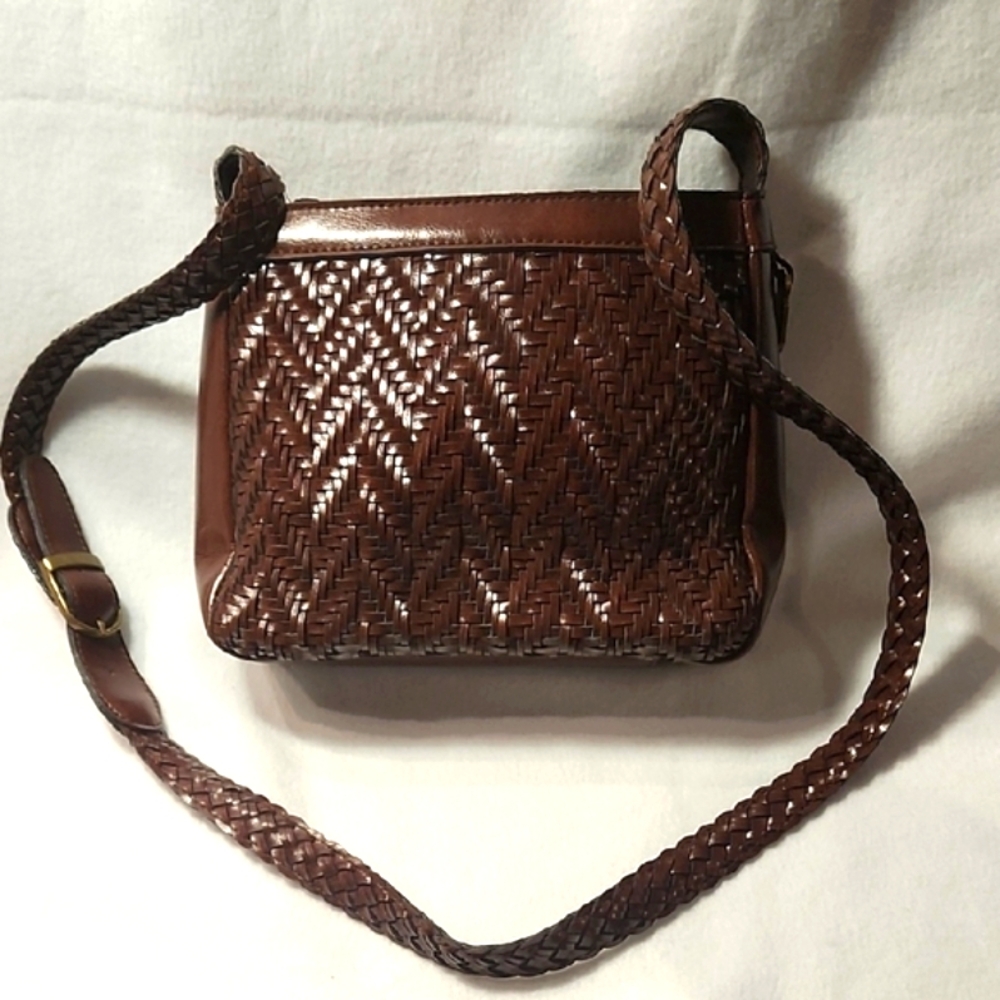 Elegant Brown Woven Crossbody Bag - Picture 1 of 8